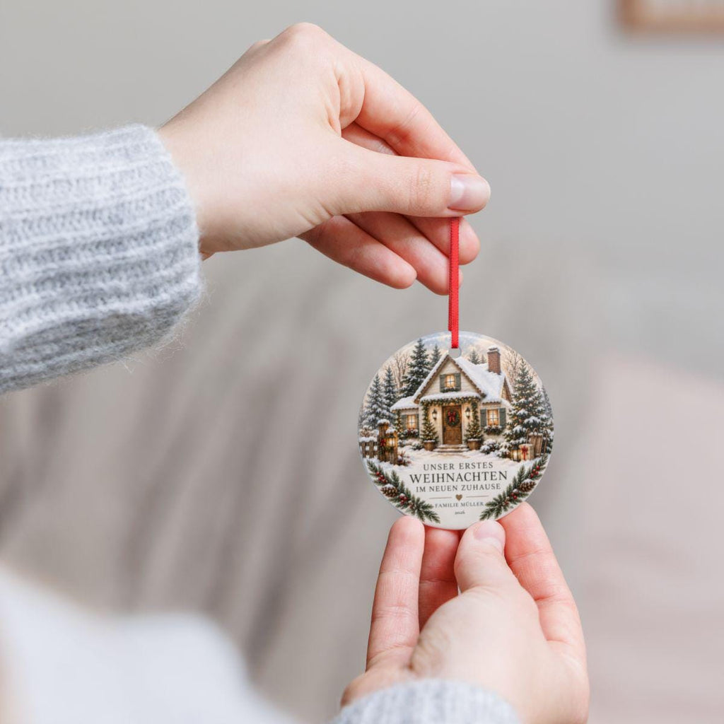 Unser erstes Weihnachten im neuen Zuhause | Personalisiertes Weihnachtsornament | Weihnachtsanhänger mit Name & Jahr | Geschenk Einzug